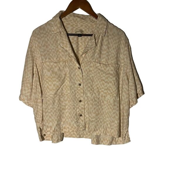 Women's Universal Thread Tan & White Short Sleeve Button Down Shirt - Picture 1 of 7